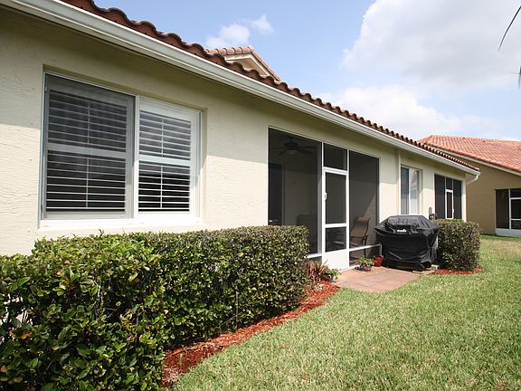 3rd image of 6490 Oxford Cir