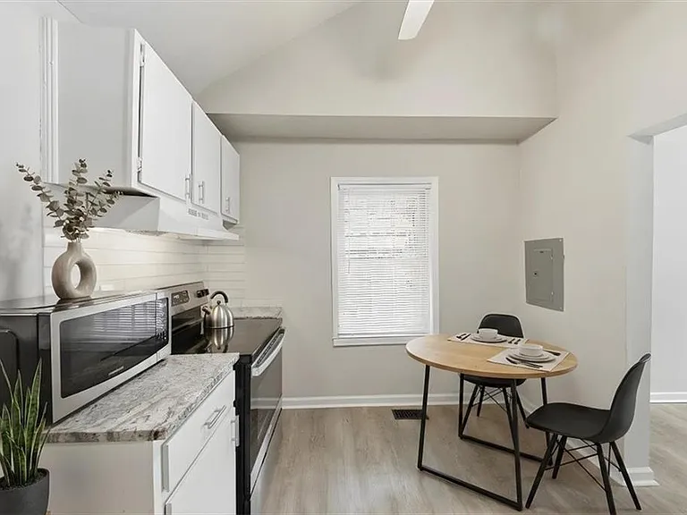 154 Lawton St SW — Photo 14