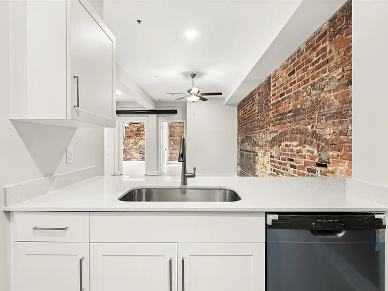 1000 King Street — Photo 130