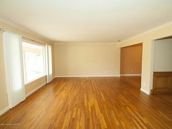 3rd image of 107 Parkview Dr
