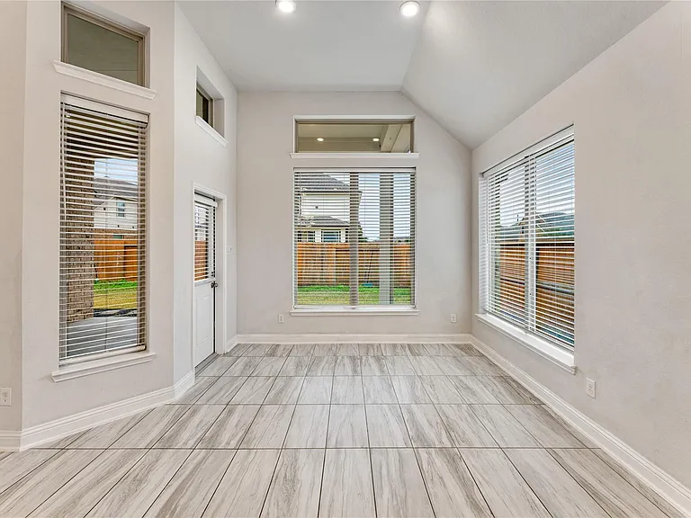 7623 Water Glen Ln — Photo 20