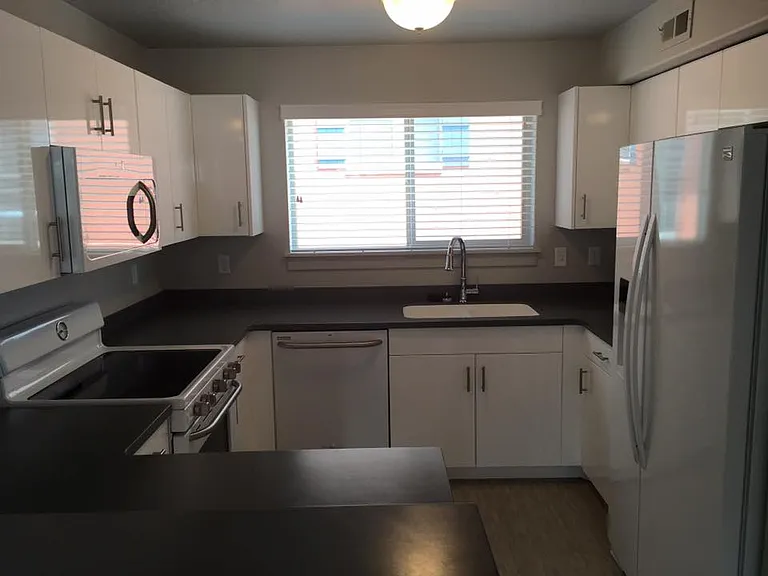 1055 W 1033 N #405 — Photo 5