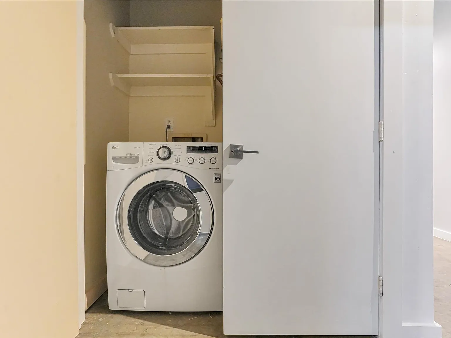 2 bed, 2.0 bath, 1582 sqft, $3,000 — Photo 4
