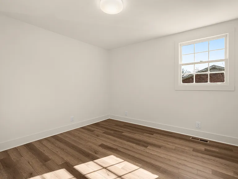234 NW Clearview Dr — Photo 16