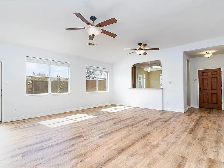 1300 Clear Creek Dr — Photo 7