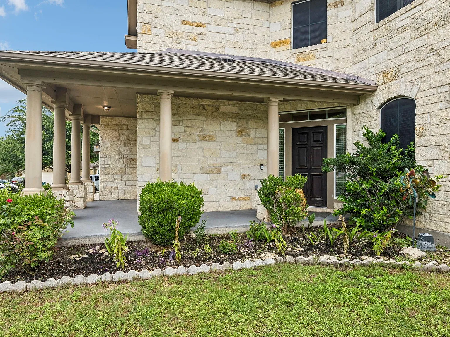 4 bed, 3.5 bath, 3216 sqft, $2,900 — Photo 3