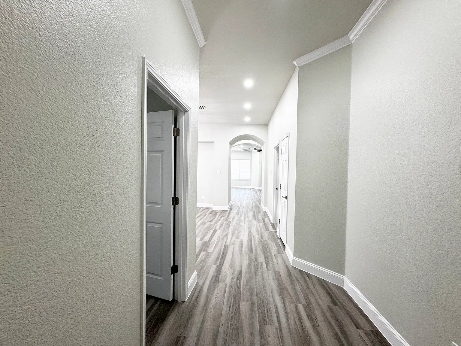 4 bed, 2150 sqft, $2,245 — Photo 4