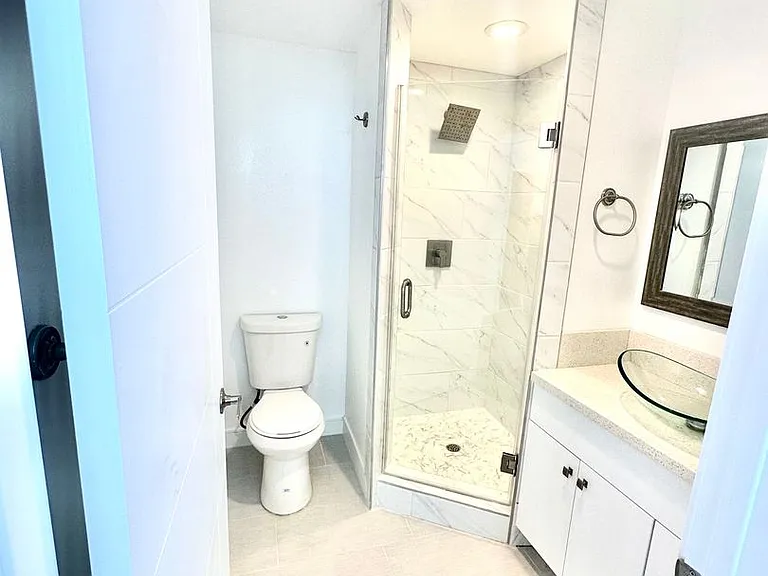 1543 W 37th Pl — Photo 37