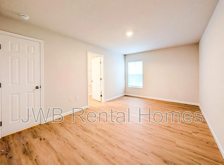 3267 Broadway Ave — Photo 5