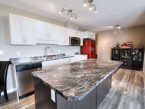 3rd image of 4614B Lakeshore Dr #303