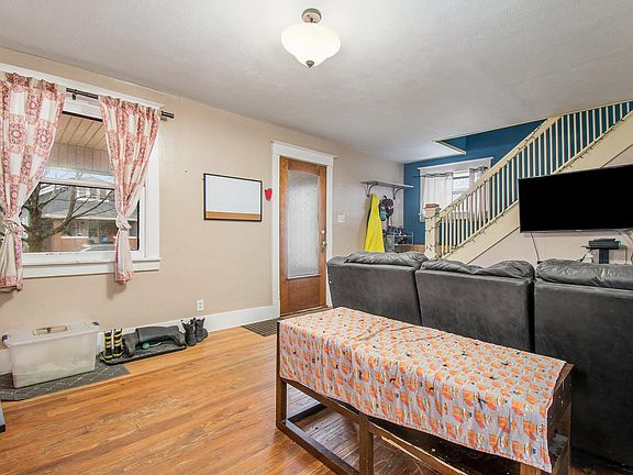 5th image of 923 Cedar St