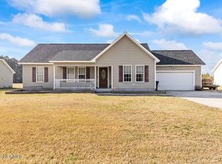 373 Nine Mile Rd, Maple Hill, NC 28454