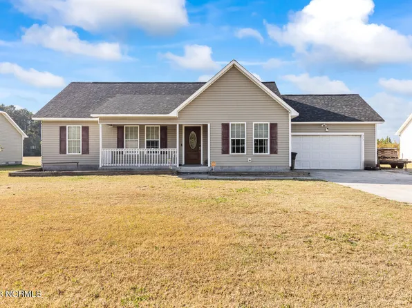 373 Nine Mile Road, Maple Hill, NC 28454