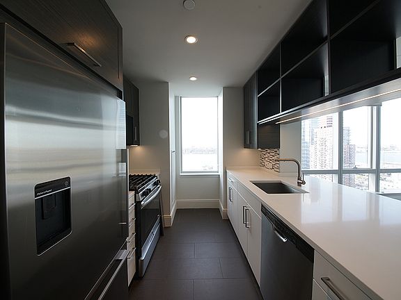 3rd image of 555 10th Ave APT 36A