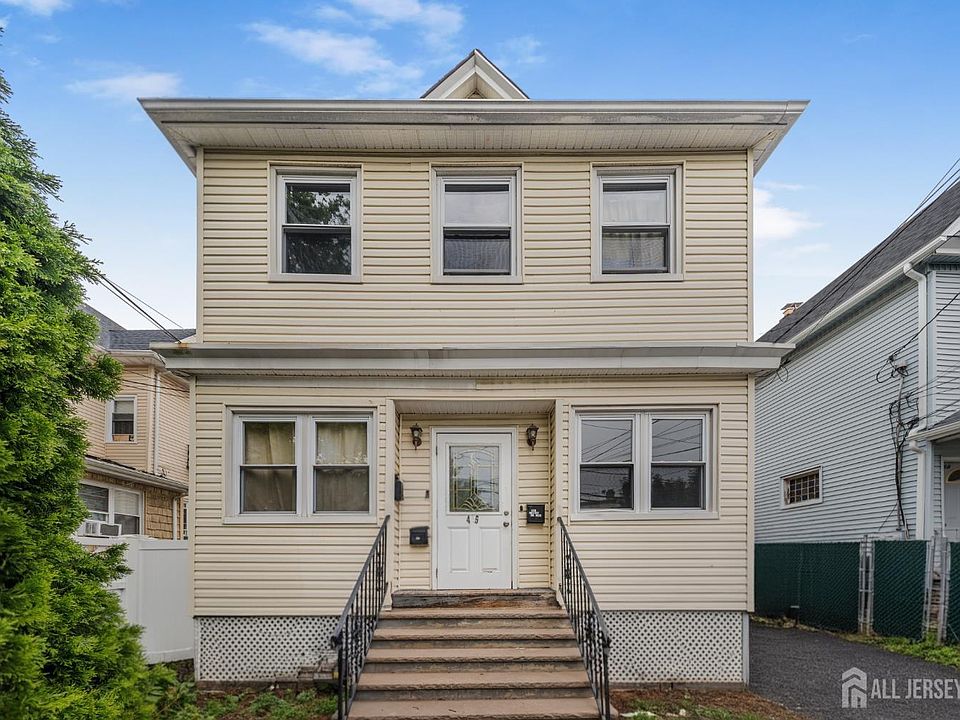 1st image of 415 Magie Ave
