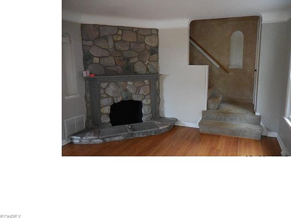 5th image of 14421 Broxton Ave