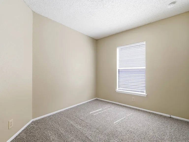 3932 Heritage Hill Dr — Photo 17