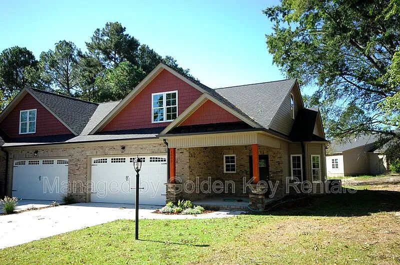 4 bed, 3.0 bath, $2,100 — Photo 1