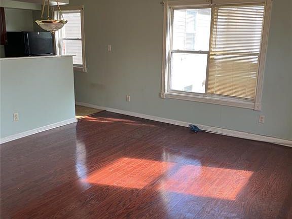 3rd image of 5989 Julian Ave