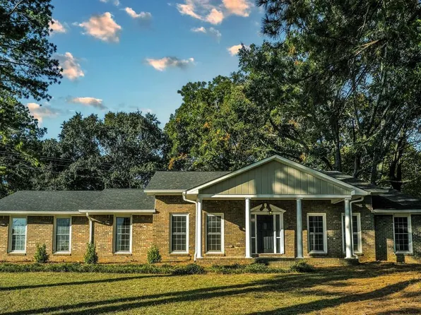 304 W Lakeshore Dr, Carrollton, GA 30117