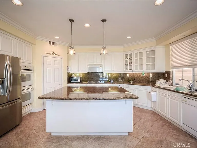 45316 Saint Tisbury St — Photo 2