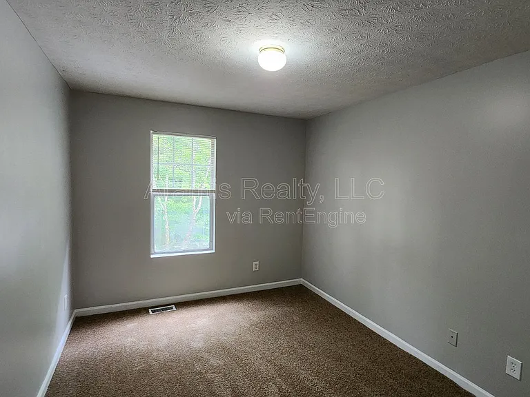 5749 Strathmoor Manor Cir — Photo 8