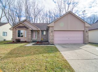 27495 Dover Ave, Livonia, MI 48150