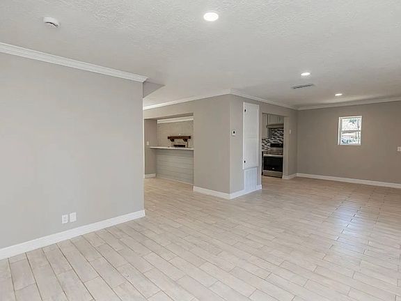 5th image of 185 El Pinto Dr