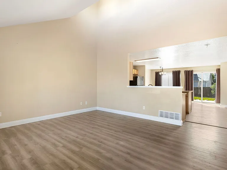 6276 Riverdale Dr — Photo 2
