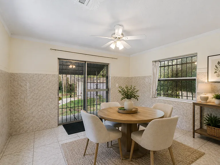 1227 Merritt St — Photo 3