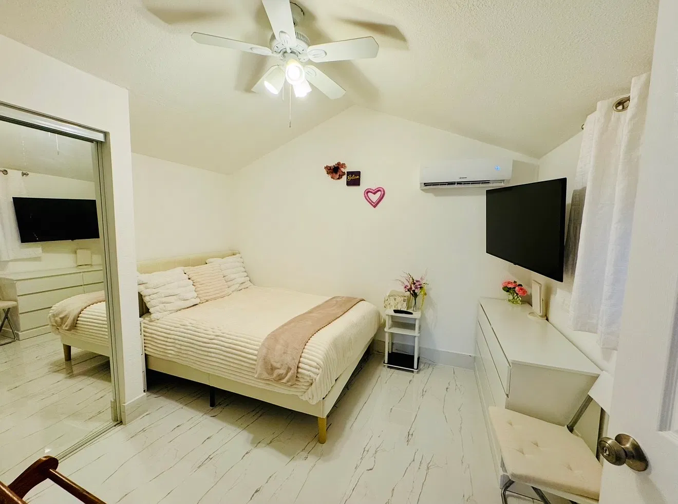 1 bed, 400 sqft, $1,300 — Photo 1