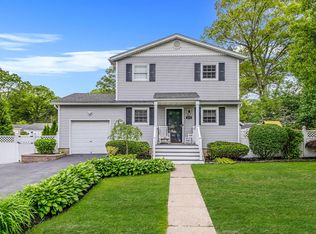 110 Geery Ave, Holbrook, NY 11741