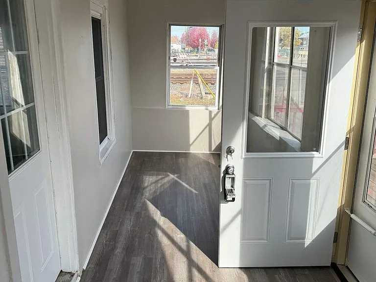 4604 Johnson Ave — Photo 4