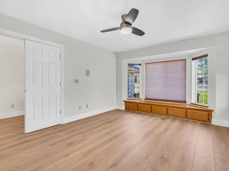 5650 Edgeview Dr — Photo 9