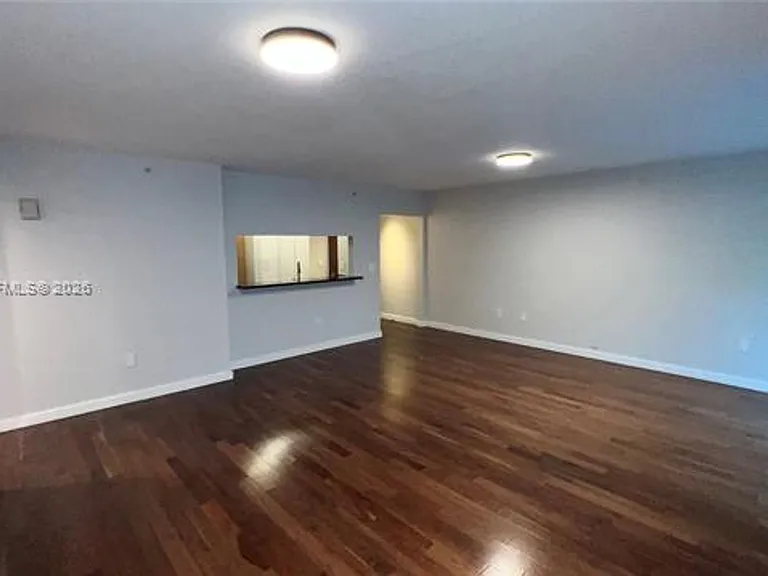 31 SE 5th St #411 — Photo 10