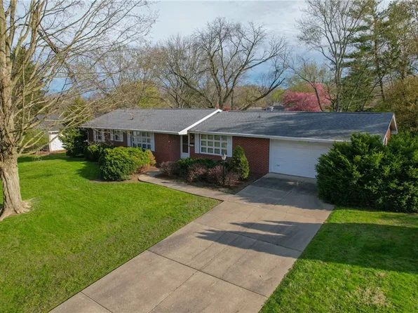 106 Country Club Ct, Danville, IL 61832