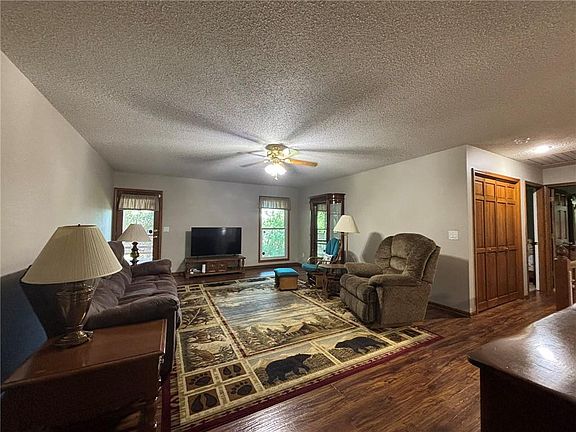 4th image of 2109 Berkshire Dr
