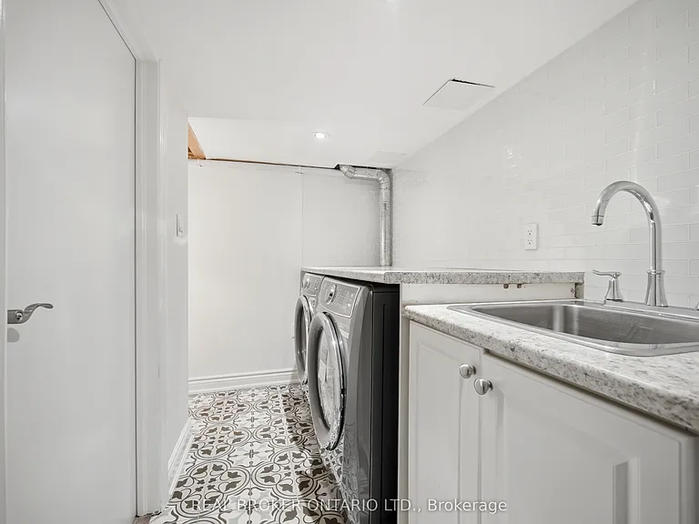 3277 Paul Henderson Dr — Photo 36