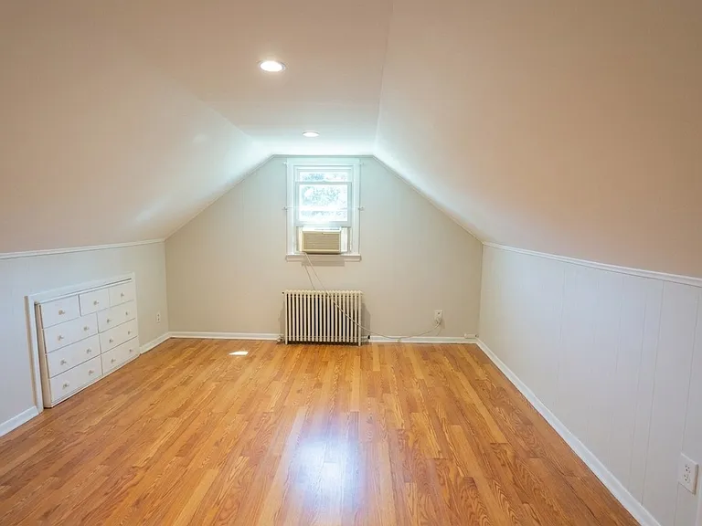 31 Dupont Ter — Photo 11