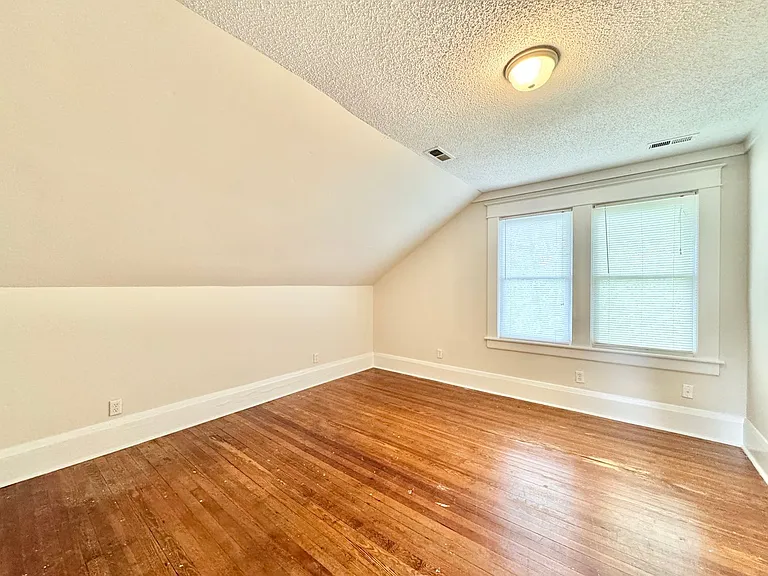 912 Union St #B — Photo 11