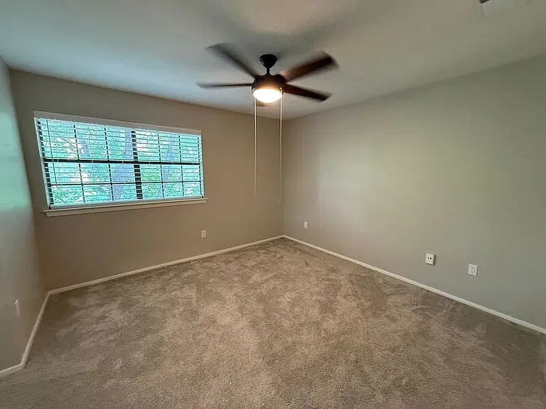 889 Dublin Dr #D — Photo 12