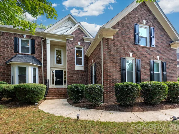 3415 Twelve Oaks Pl, Charlotte, NC 28270