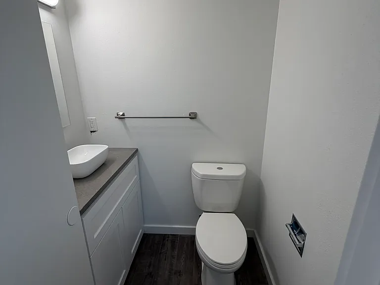 NW 7th Pl — Photo 8