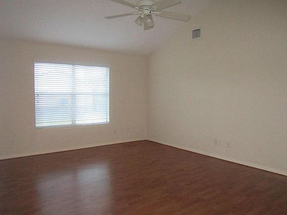 3rd image of 2315 Broadway St