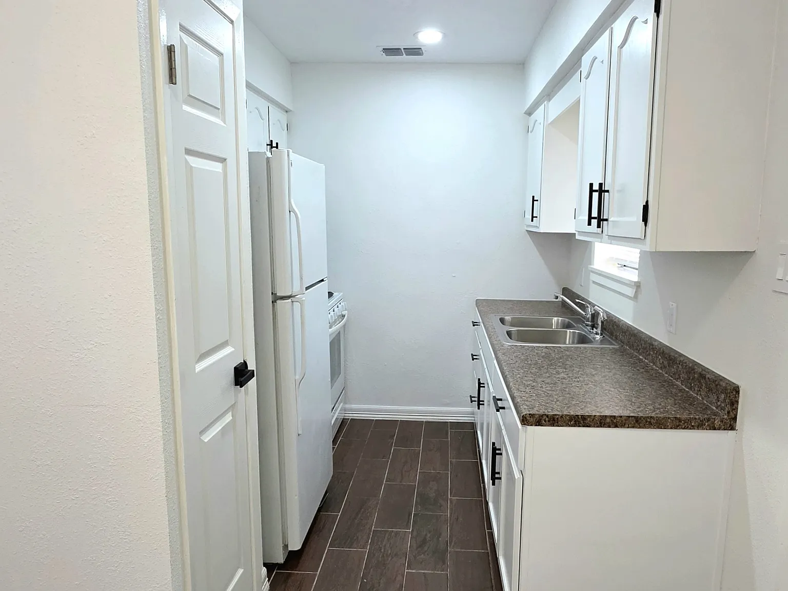 2 bed, 824 sqft, $1,449 — Photo 4