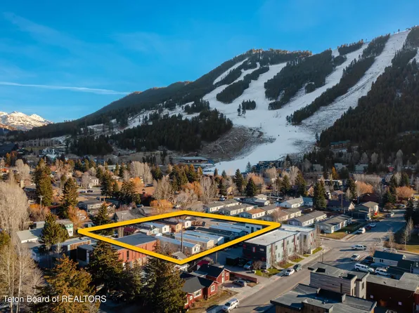 125 W Kelly Ave, Jackson, WY 83001