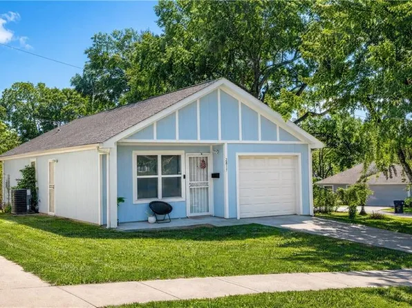 2817 Kensington Ave, Kansas City, MO 64128