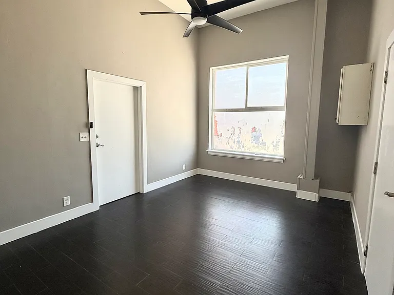 2330 E Cesar E Chavez Ave #5-8 — Photo 12