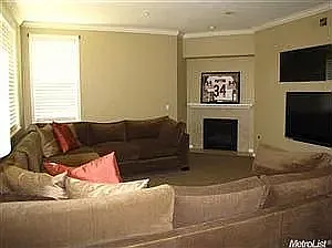 6 bed, 4213 sqft, $4,500 — Photo 2