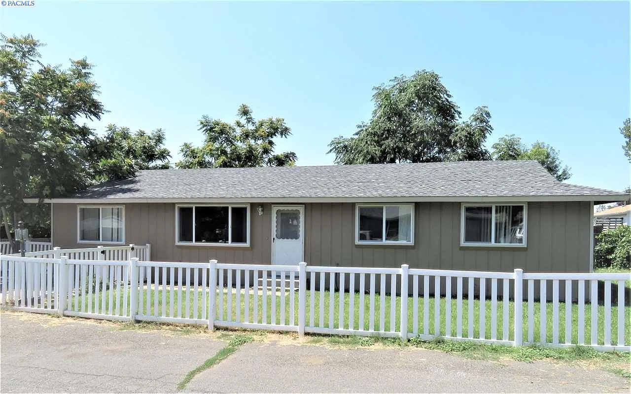 1018 Princeville St photo 1